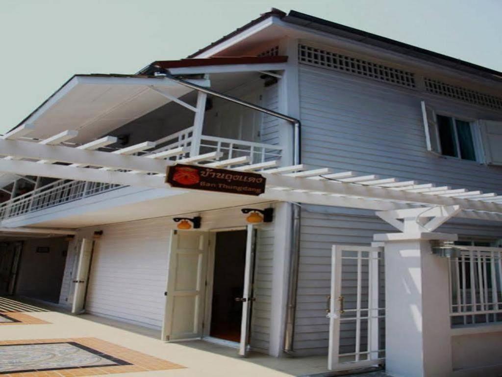 Hotel Ban Thungdang Housetel Bangkok Exterior foto