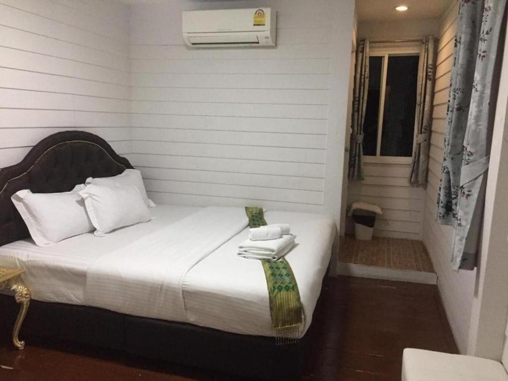 Hotel Ban Thungdang Housetel Bangkok Exterior foto