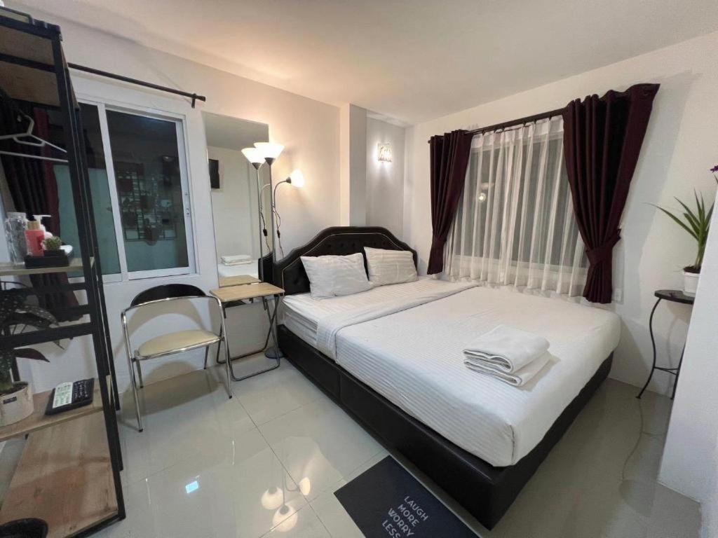 Hotel Ban Thungdang Housetel Bangkok Exterior foto